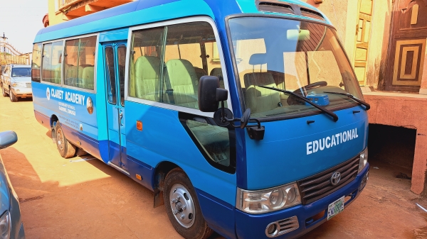 32 SEATER SCHOOL BUS 32 SEATER SCHOOL BUS